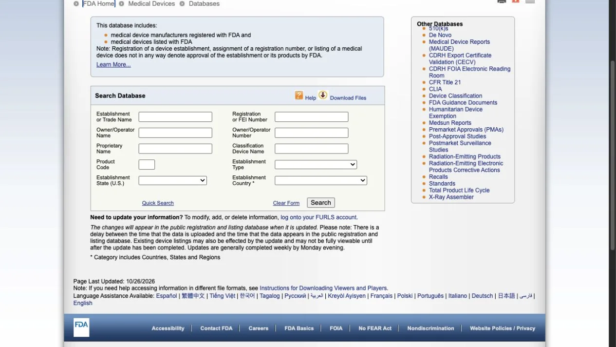 Capture d'écran du formulaire de recherche d'enregistrement d'établissement et de fiches de dispositifs de la FDA, avec des champs de recherche vides et un avertissement relatif à l'enregistrement.